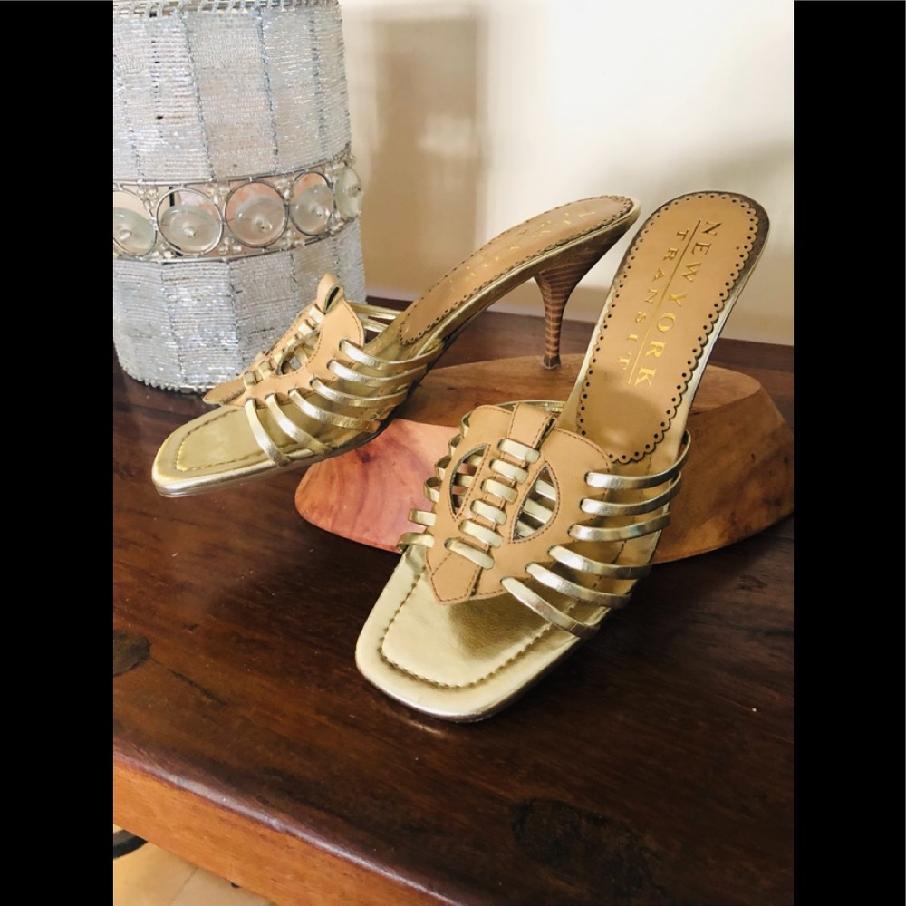New York Transit —Two tome gold/tan low heels